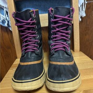 Women’s 6 Sorel snowboots